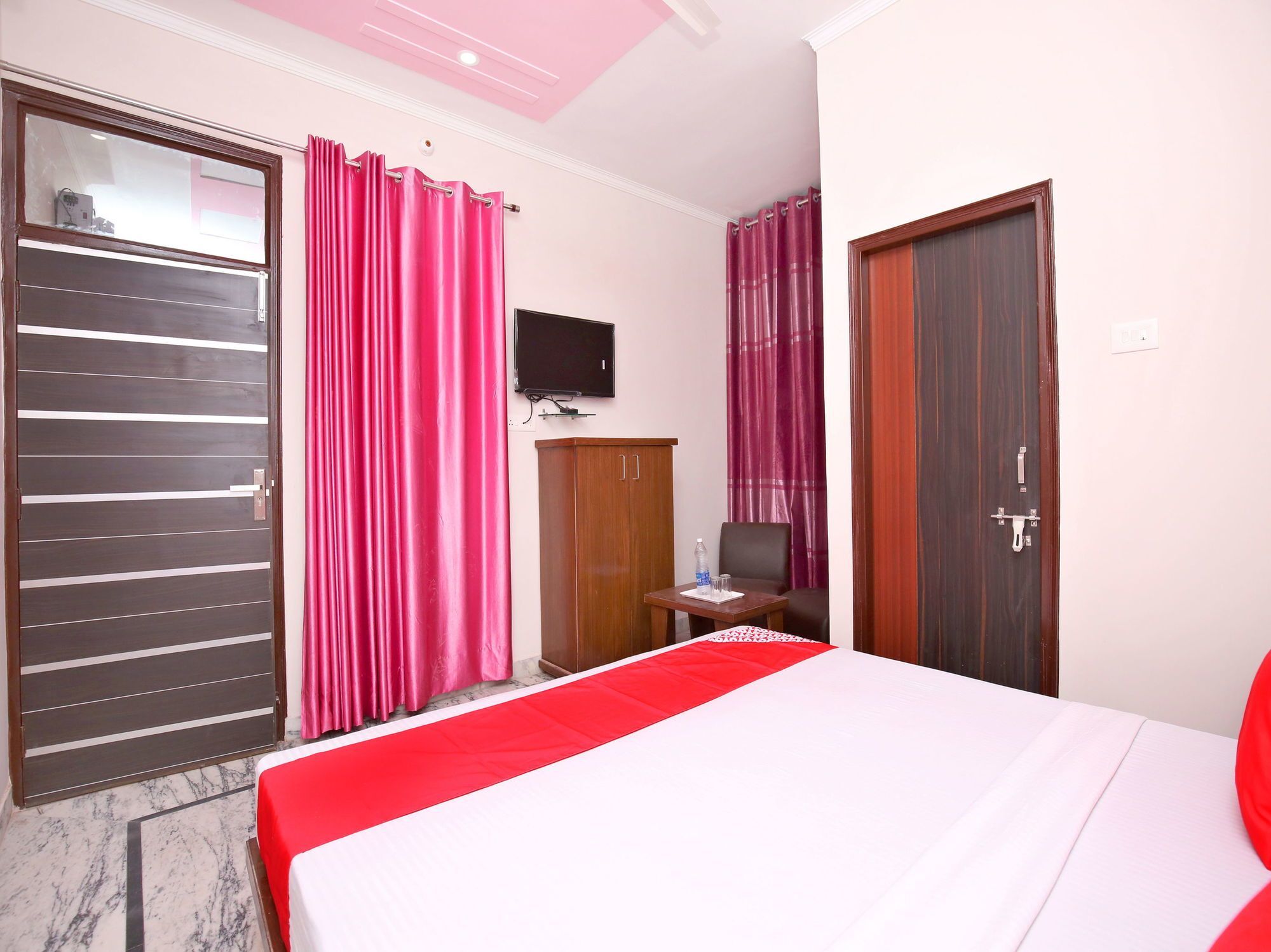 Oyo 16431 Hotel New Comfort 1 Chandīgarh Buitenkant foto